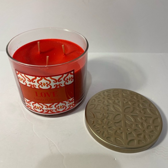 Bath & Body Works 3 Wick Love Hearts & Flowers Scented Candle 14.5 oz - Picture 4 of 6